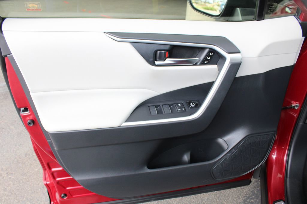 Used 2023 Toyota RAV4 XLE Premium AWD/4WD image 24