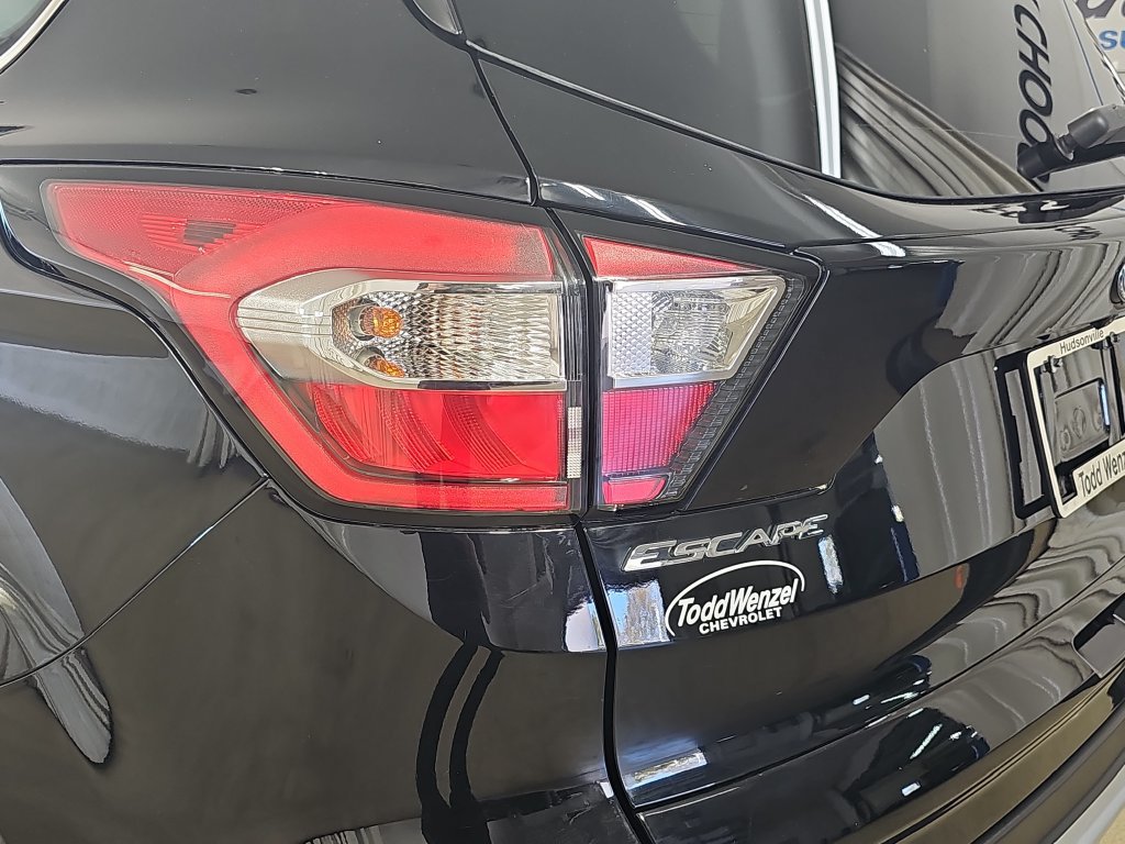 Used 2018 Ford Escape SE FWD image 38