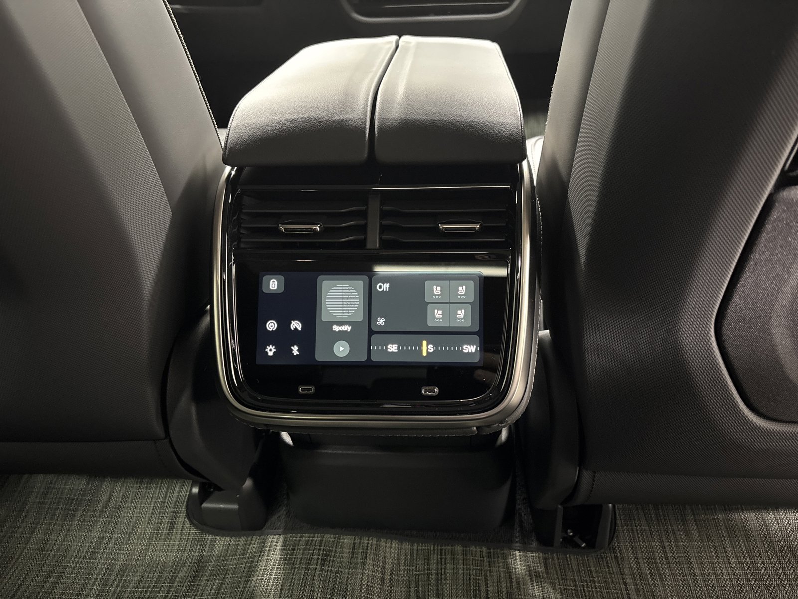 Used 2025 Rivian R1S Adventure AWD/4WD image 30