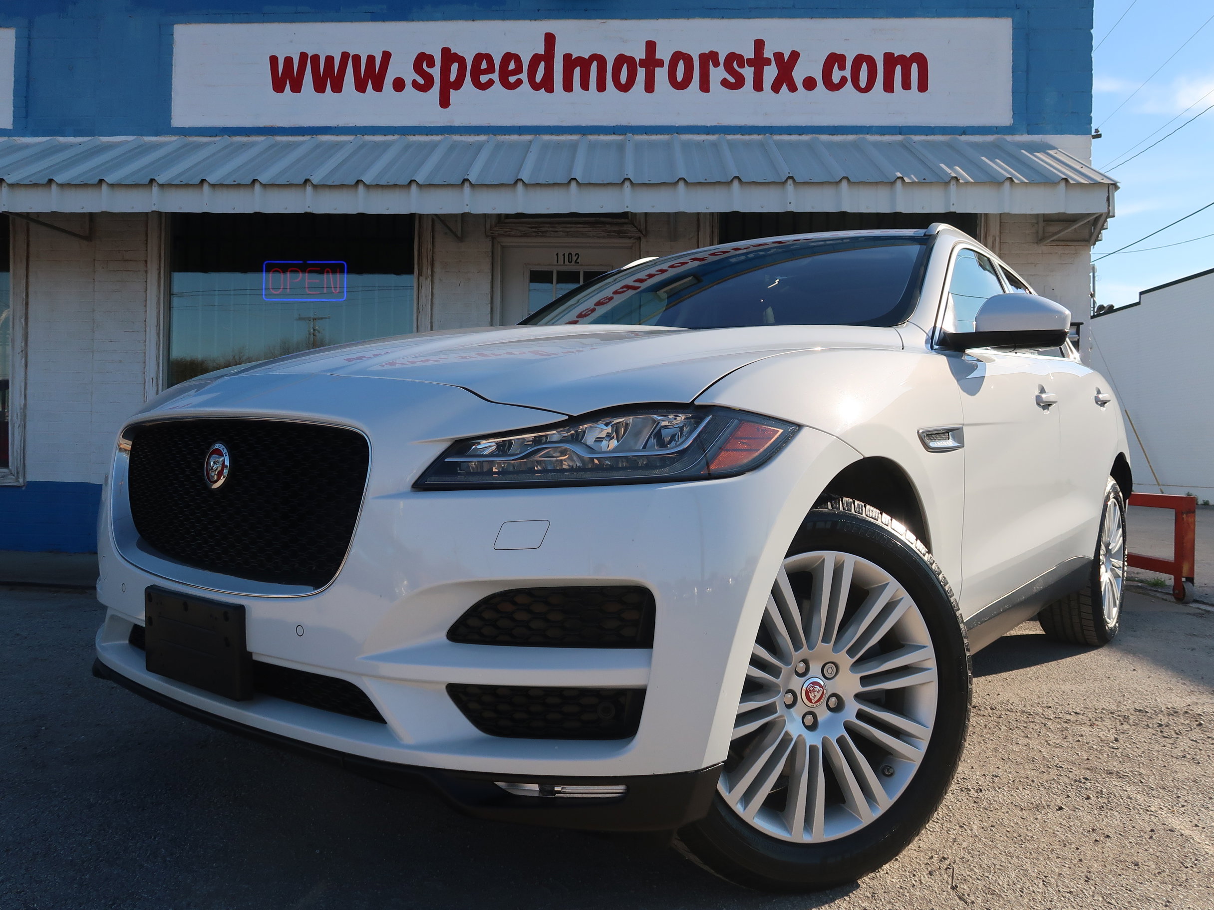 Used 2018 Jaguar F-PACE Portfolio image 1