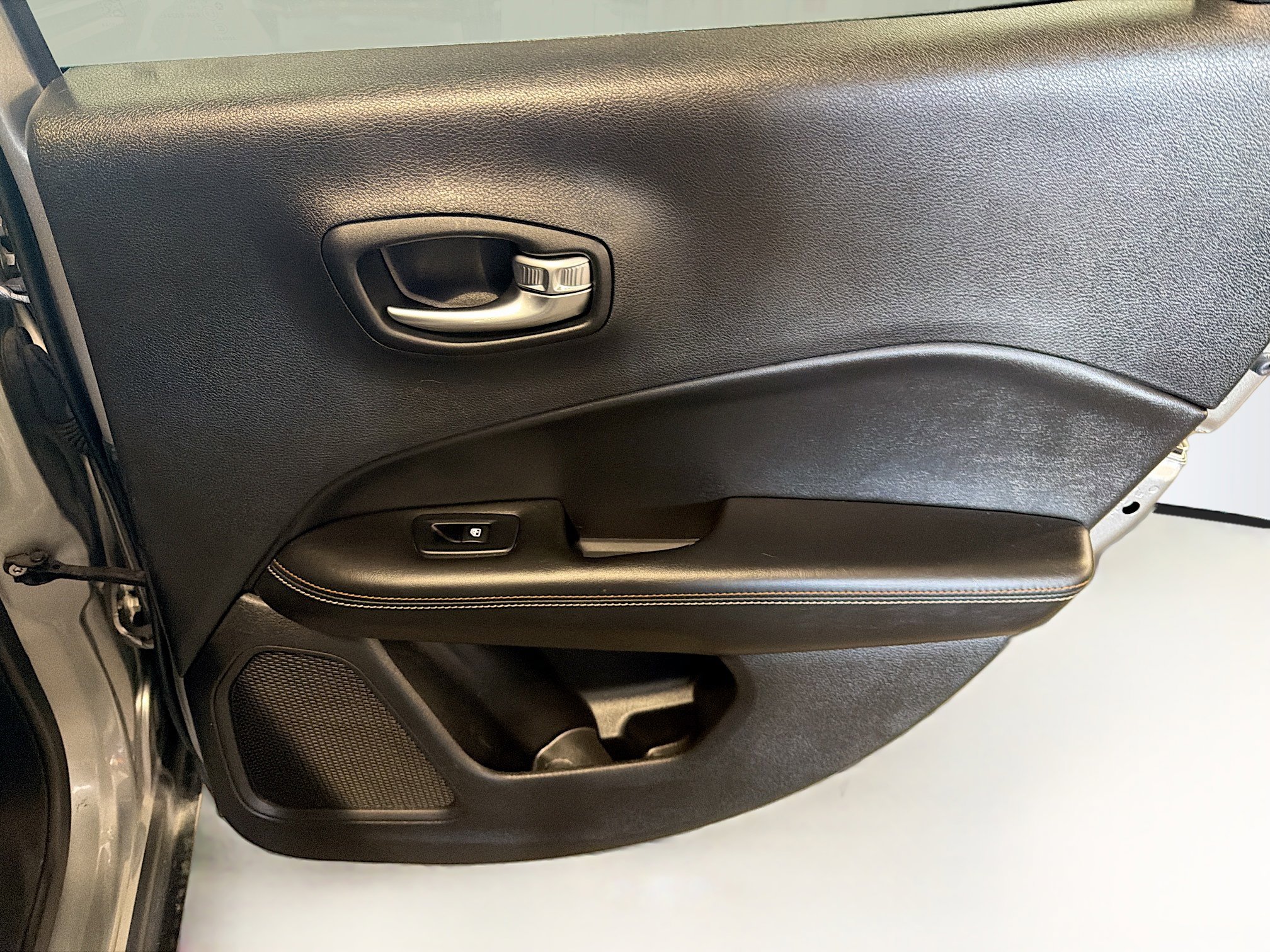 Used 2019 Jeep Compass Latitude w/ Popular Equipment Group AWD/4WD image 31