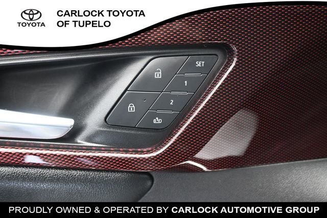 Used 2025 Chevrolet Traverse RS w/ LPO, Cargo Package FWD image 29