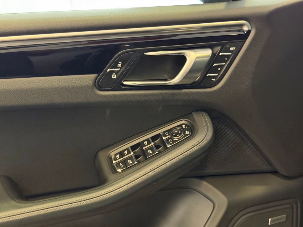 Certified 2021 Porsche Macan AWD/4WD image 14