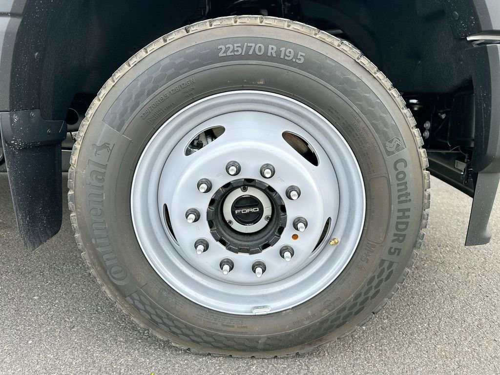New 2025 Ford F550 4x4 Crew Cab Super Duty image 9