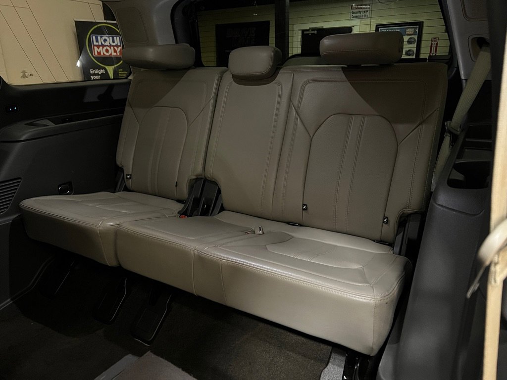 Used 2020 Ford Expedition Limited image 32