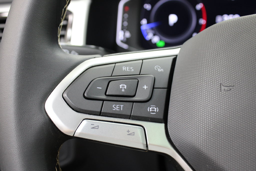 Certified 2023 Volkswagen Atlas Cross Sport SE FWD image 26