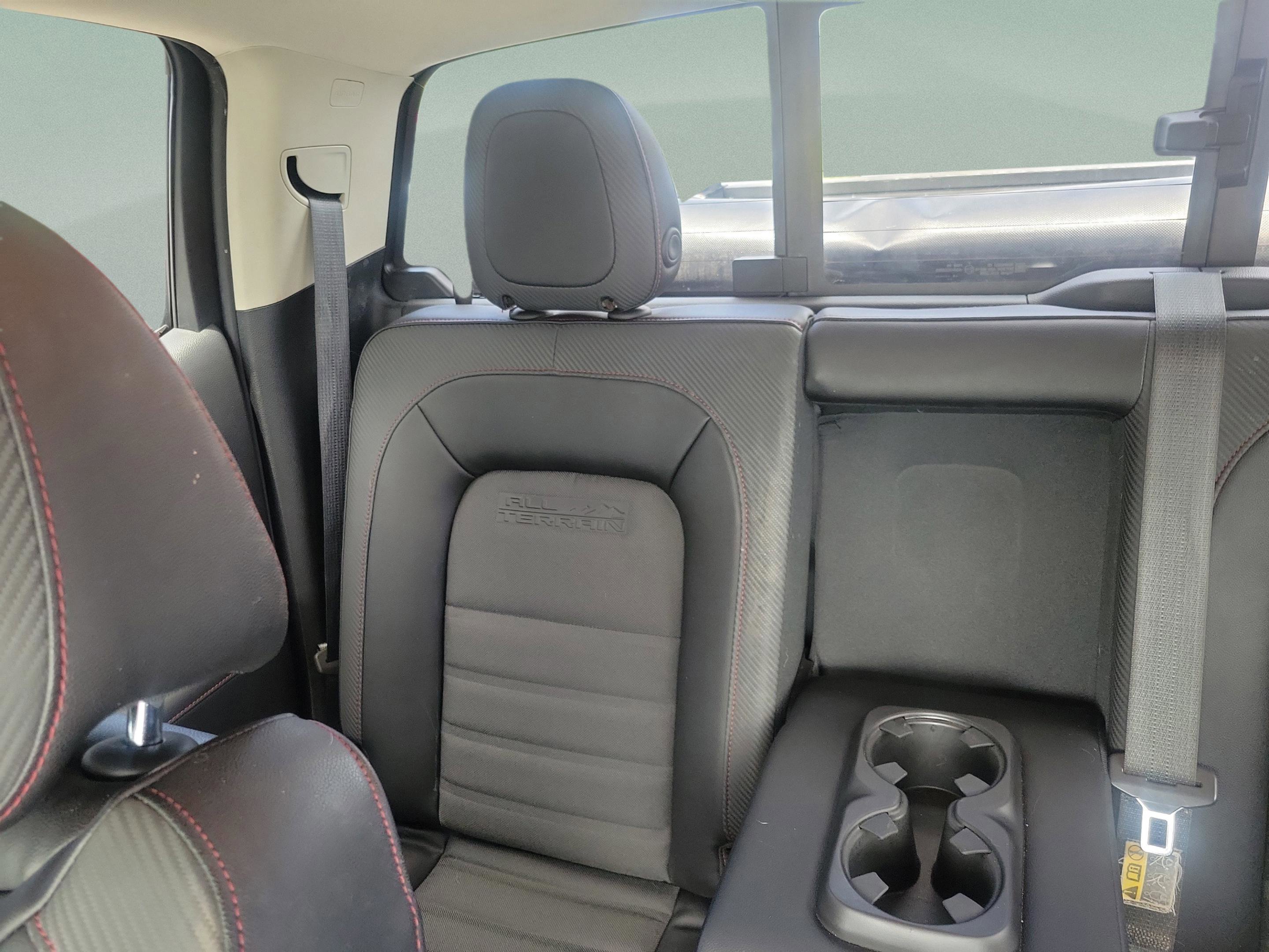 Used 2016 GMC Canyon SLE w/ All Terrain Package RWD image 8