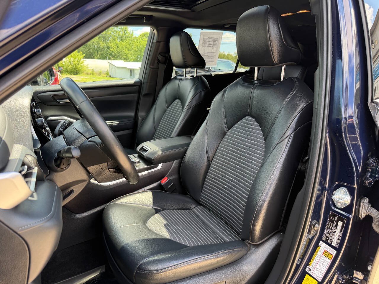 Used 2022 Toyota Highlander XSE AWD/4WD image 37