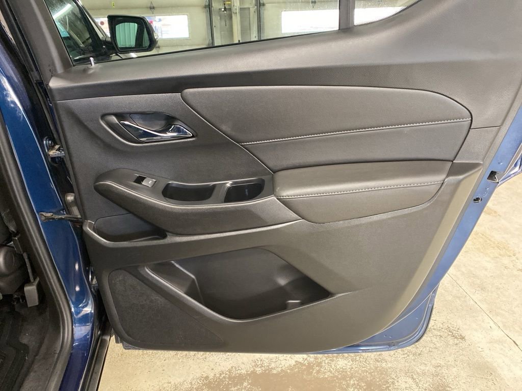 Used 2023 Chevrolet Traverse LT w/ Midnight/Sport Edition image 22