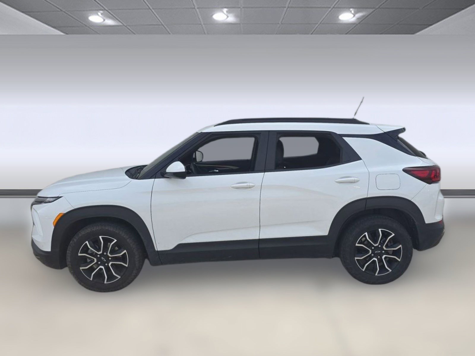 Used 2024 Chevrolet TrailBlazer ACTIV w/ Driver Confidence Package FWD image 2