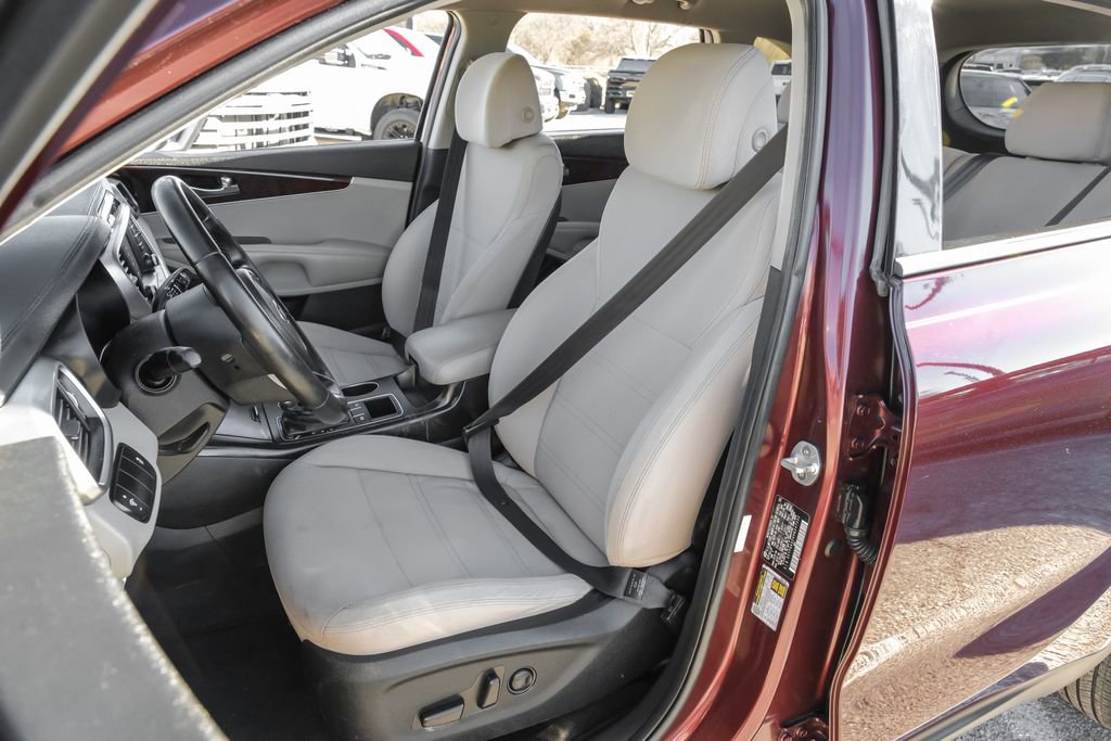 Used 2017 Kia Sorento LX w/ LX Convenience Package image 37