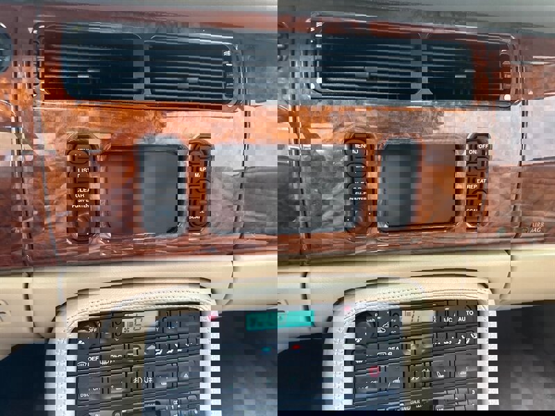 Used 2005 Jaguar XK8 Convertible image 32