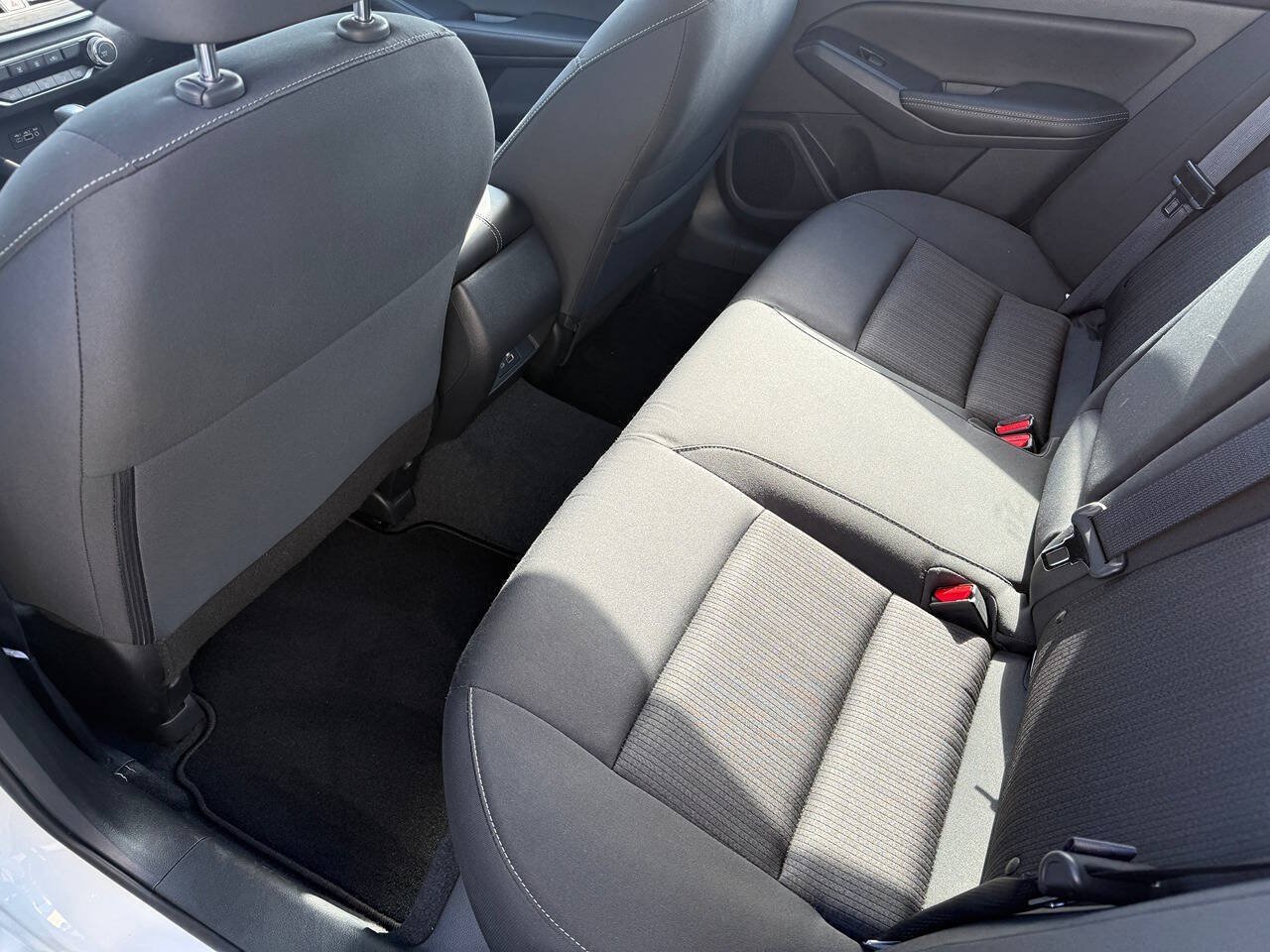 Used 2025 Nissan Altima 2.5 SV FWD image 11