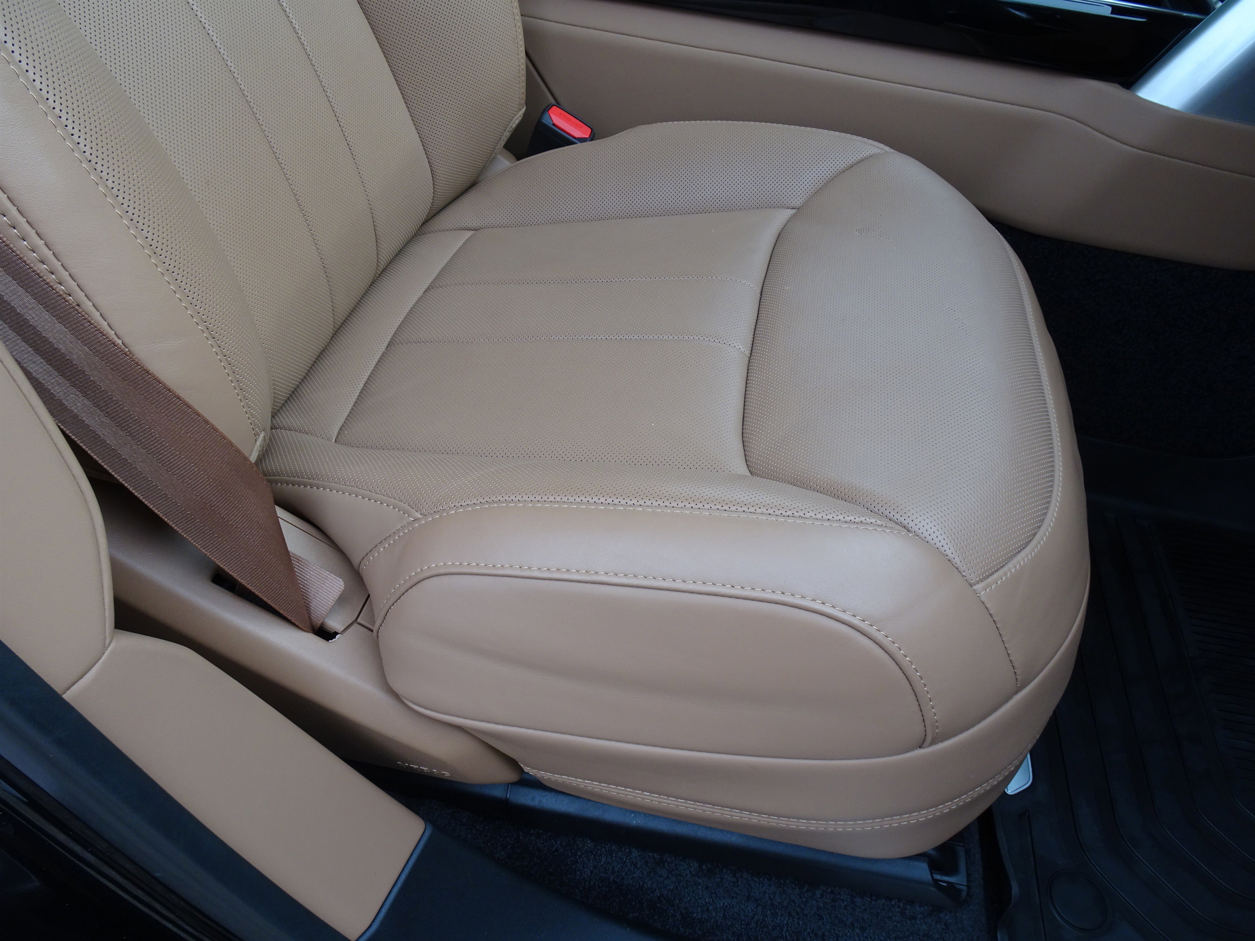 Certified 2024 Land Rover Range Rover SE image 27