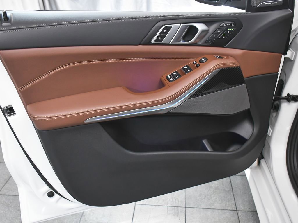 Used 2026 BMW X7 M60i image 9