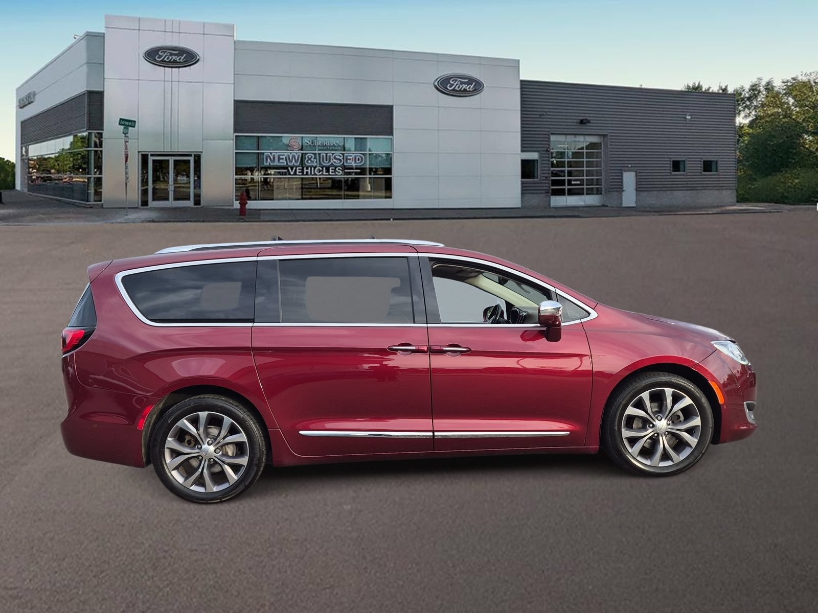 Used 2019 Chrysler Pacifica Limited w/ Tire & Wheel Group FWD image 10