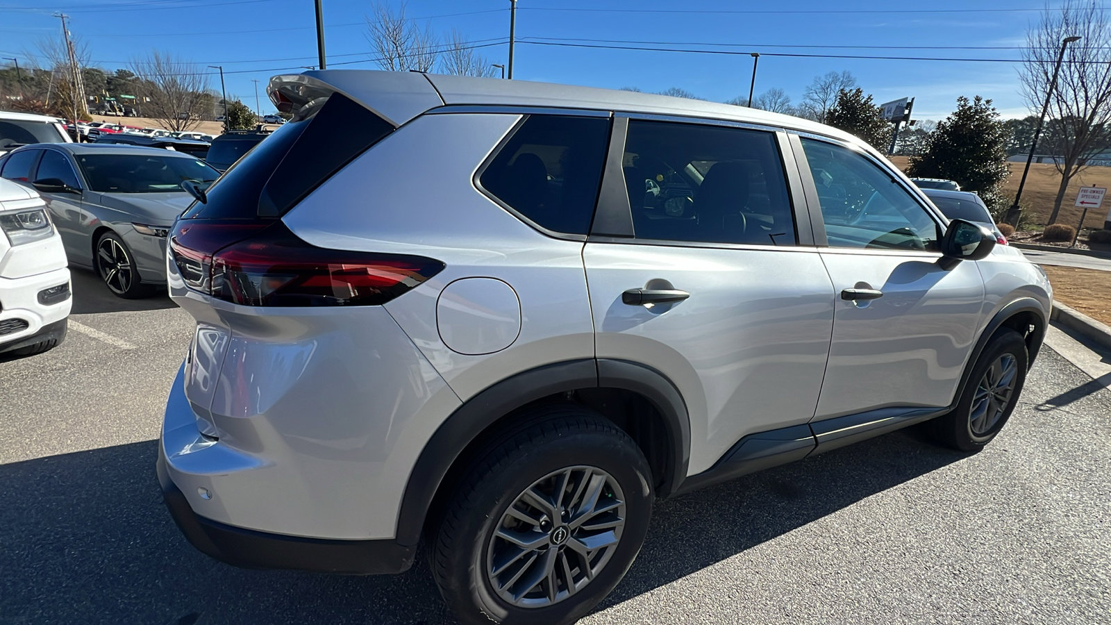 Used 2024 Nissan Rogue S image 8