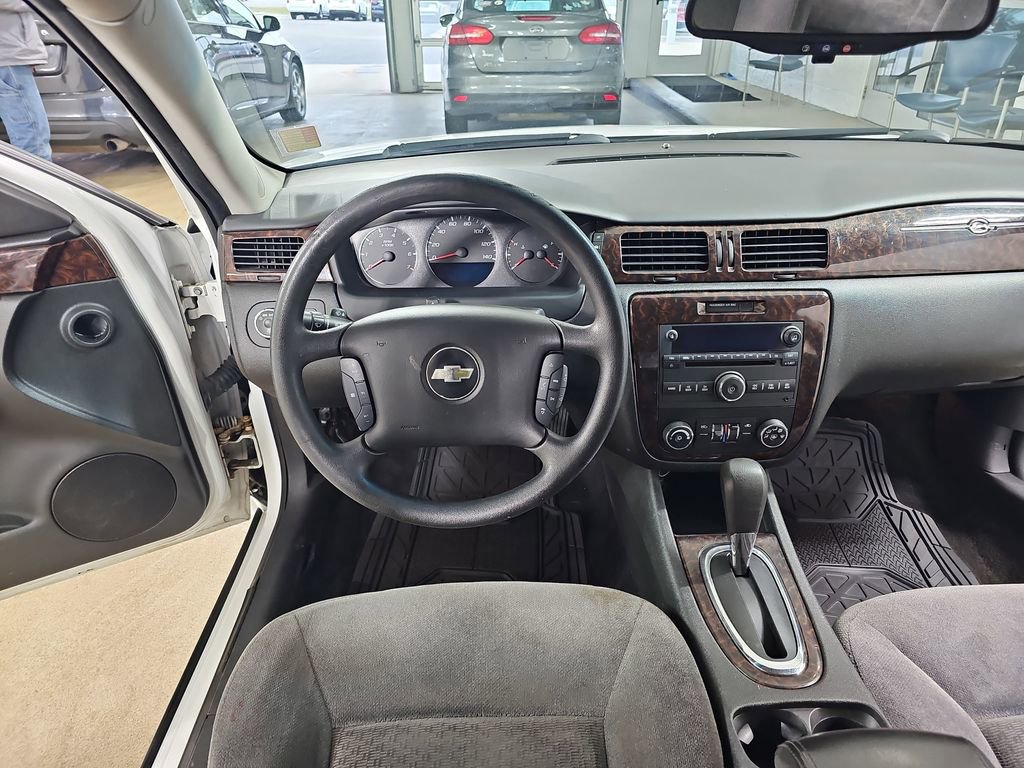 Used 2015 Chevrolet Impala LT w/ LT Sunroof Package image 19