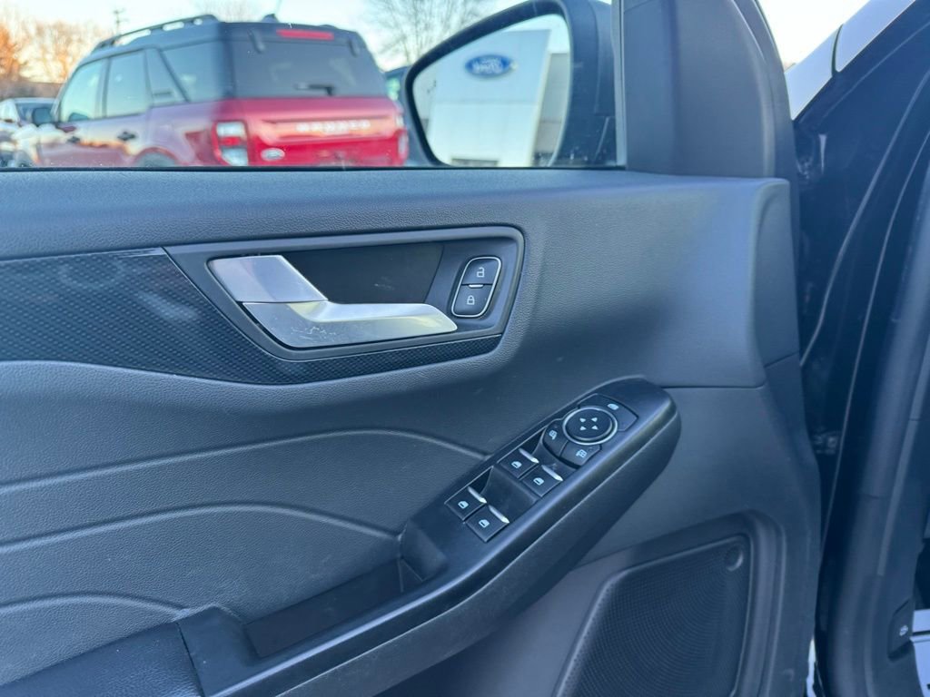 Used 2025 Ford Escape ST-Line image 13