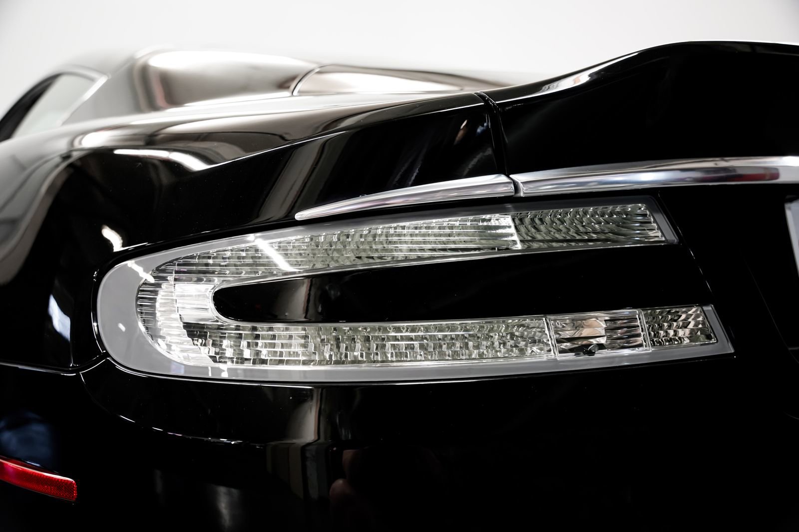 Used 2009 Aston Martin DBS Coupe RWD image 31