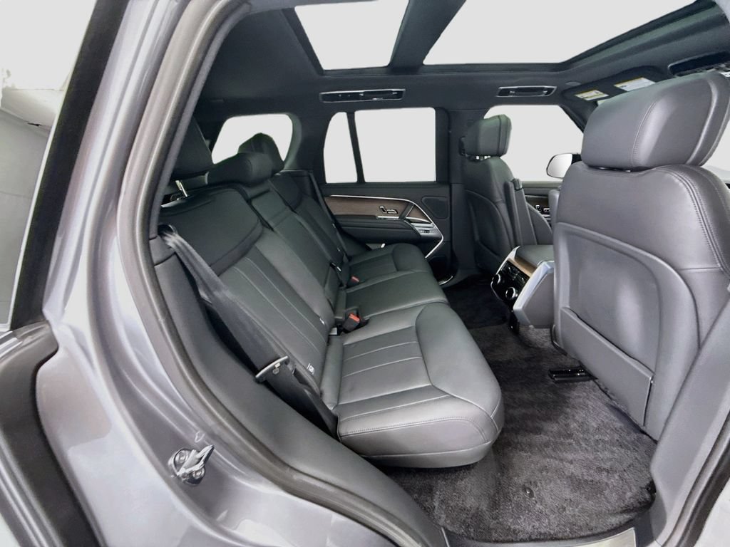 Certified 2025 Land Rover Range Rover SE AWD/4WD image 21