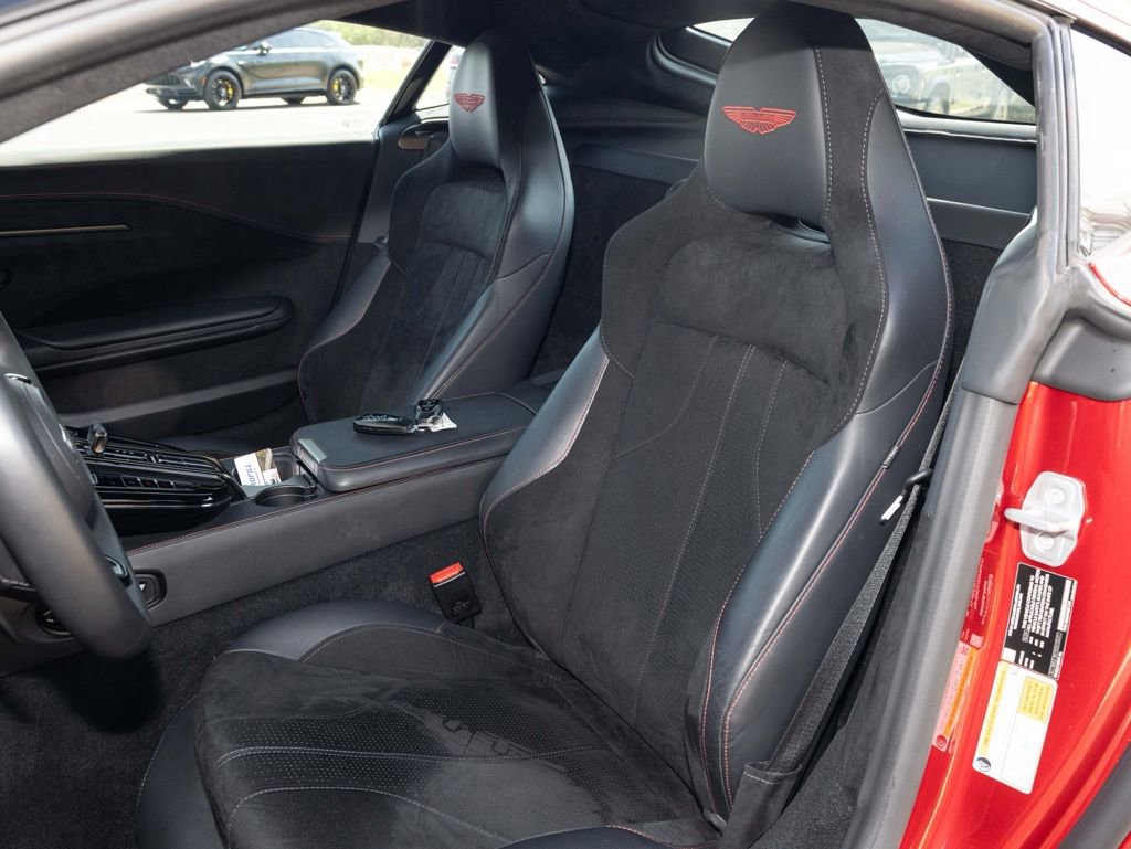 Used 2025 Aston Martin V8 Vantage Coupe image 24