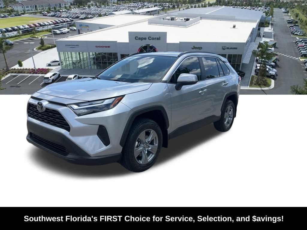 Used 2025 Toyota RAV4 XLE FWD image 2