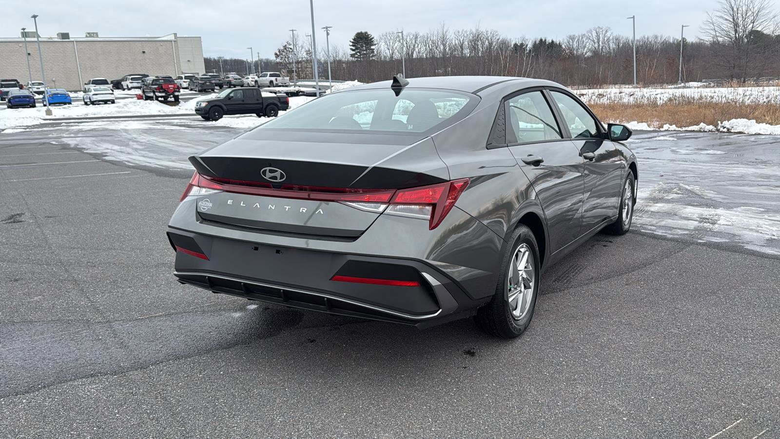 Used 2025 Hyundai Elantra SE image 7