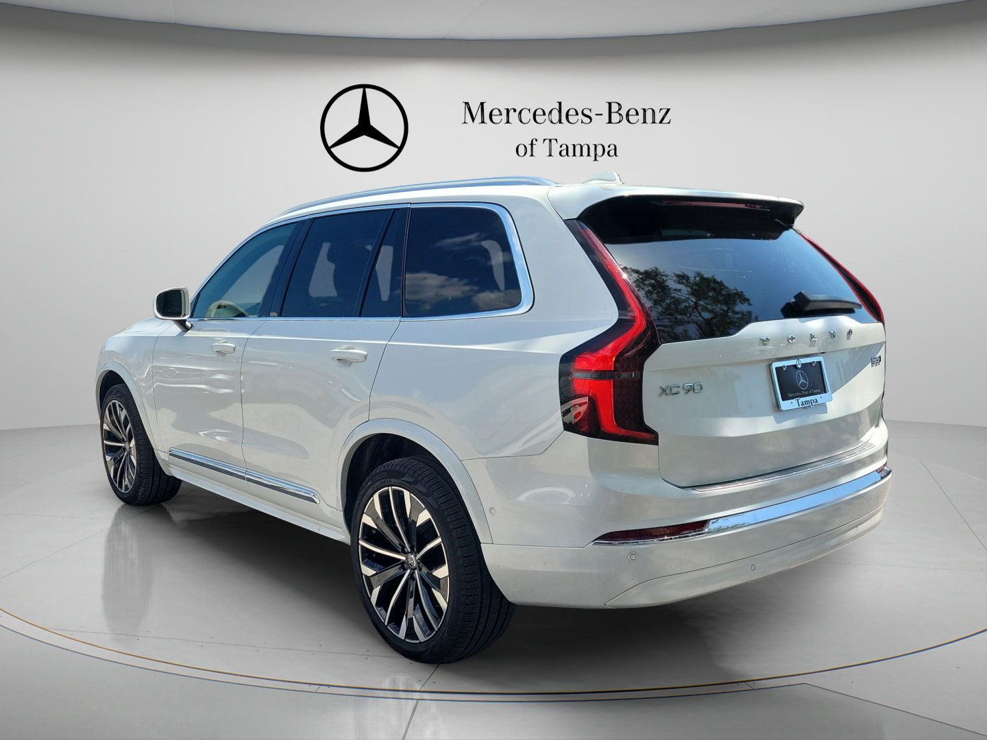 Used 2026 Volvo XC90 B5 Plus w/ Protection Package Premier AWD/4WD image 2