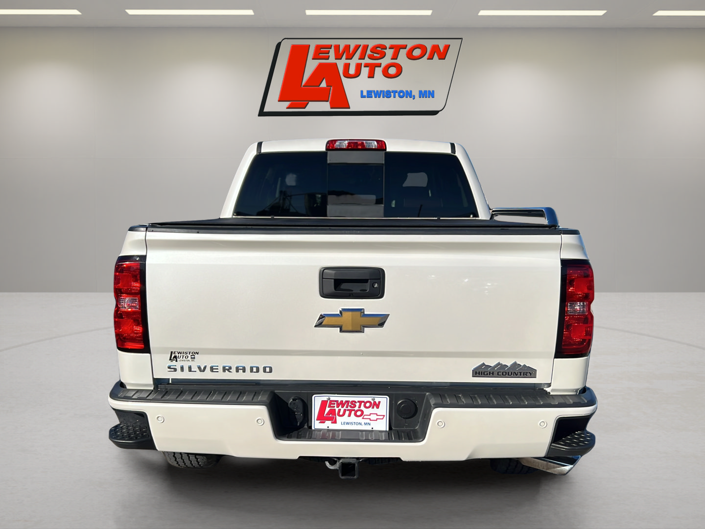 Used 2015 Chevrolet Silverado 1500 High Country w/ High Country Premium Package AWD/4WD image 12
