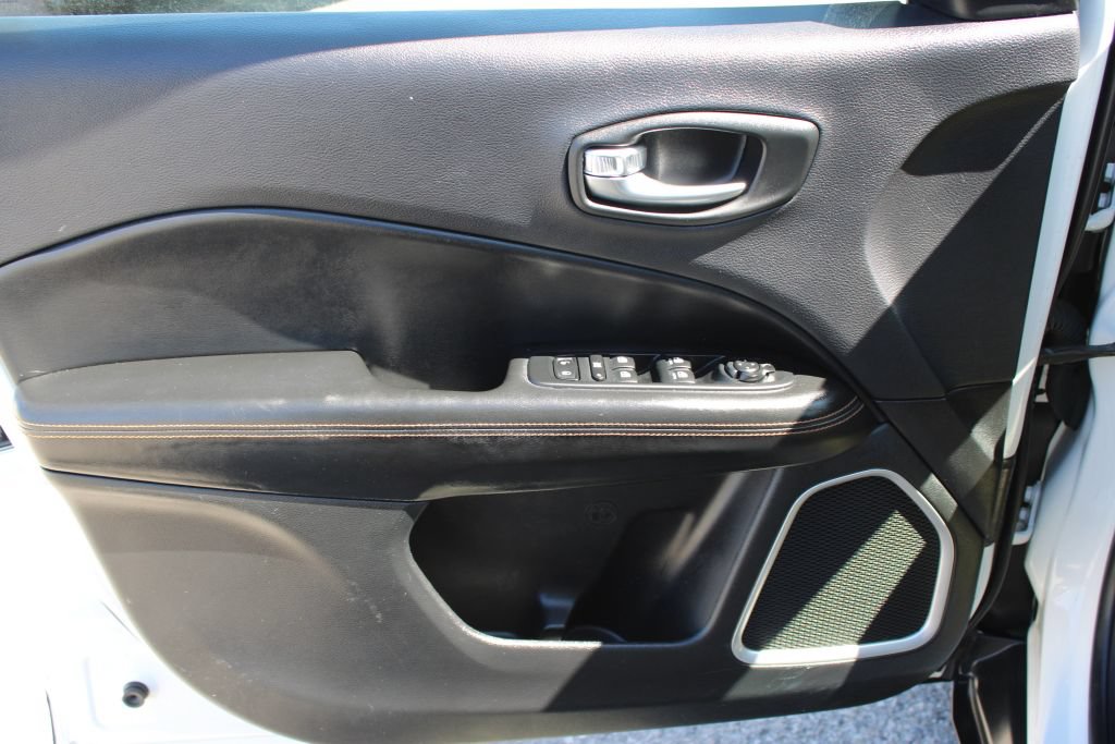 Used 2018 Jeep Compass Limited w/ Safe & Security Group AWD/4WD image 31