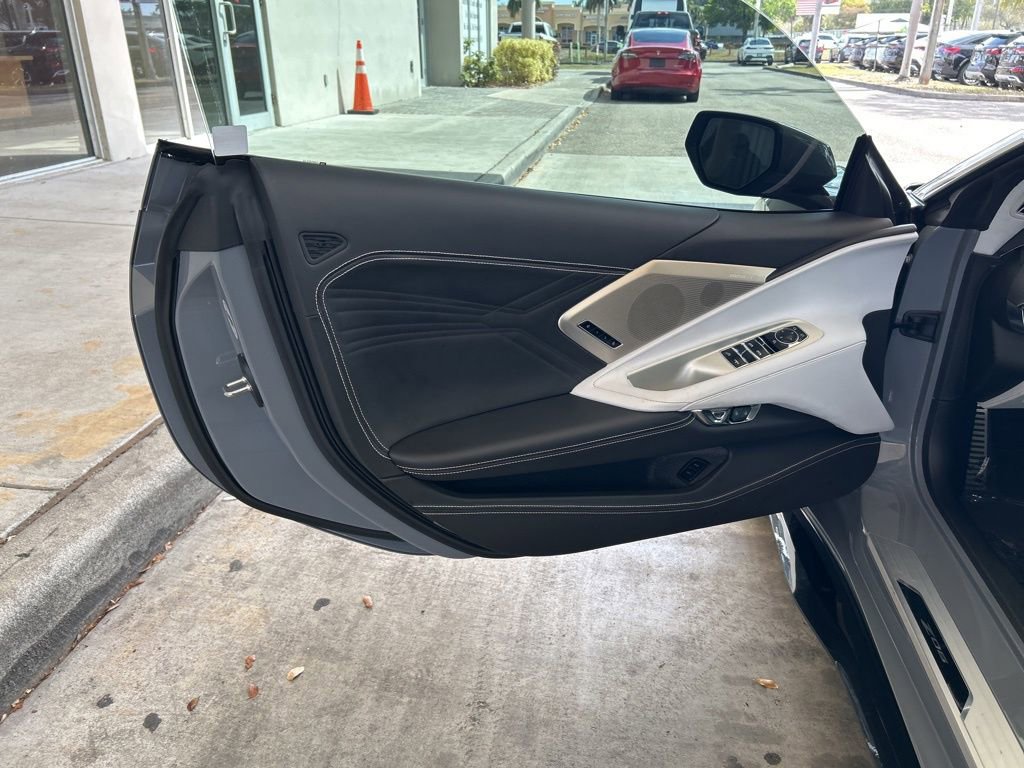 Used 2025 Chevrolet Corvette Z06 image 40