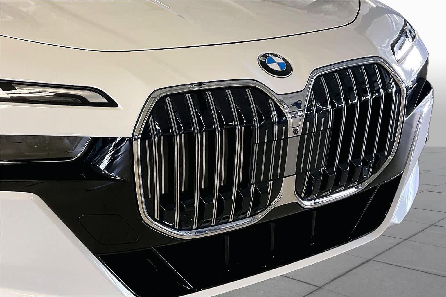 Certified 2025 BMW 740i RWD image 29
