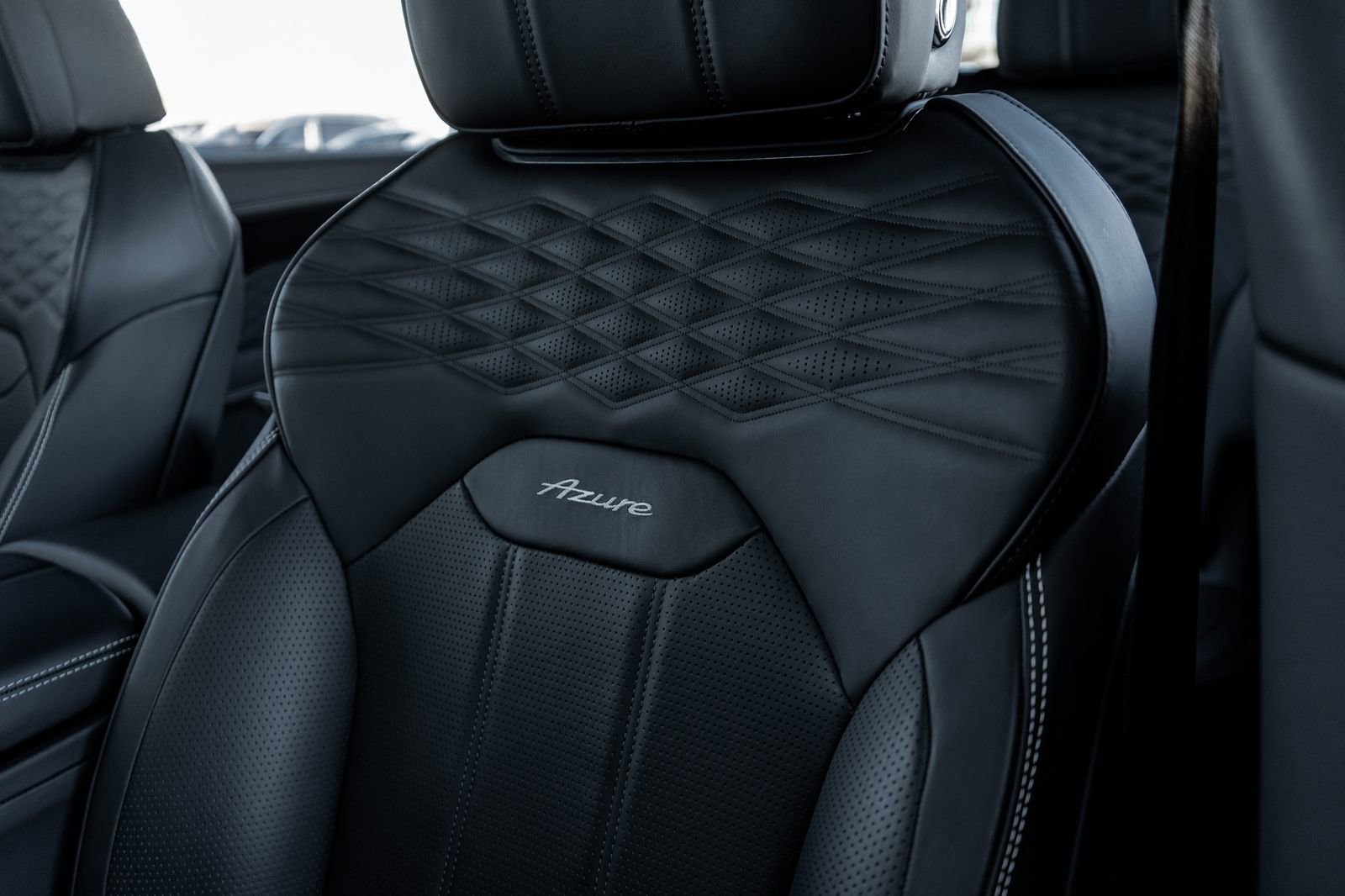 Used 2024 Bentley Bentayga Extended Wheelbase image 27