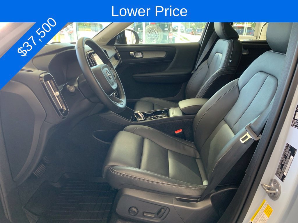 Used 2026 Volvo XC40 B5 Plus AWD/4WD image 3