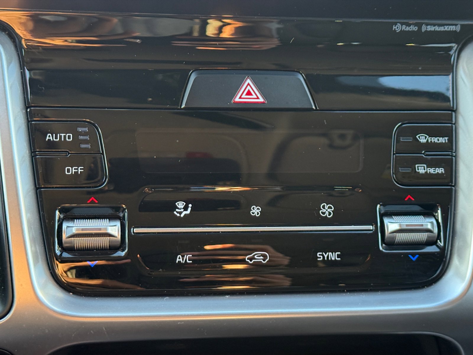 Used 2023 Kia Sorento S w/ Panoramic Sunroof Package image 25