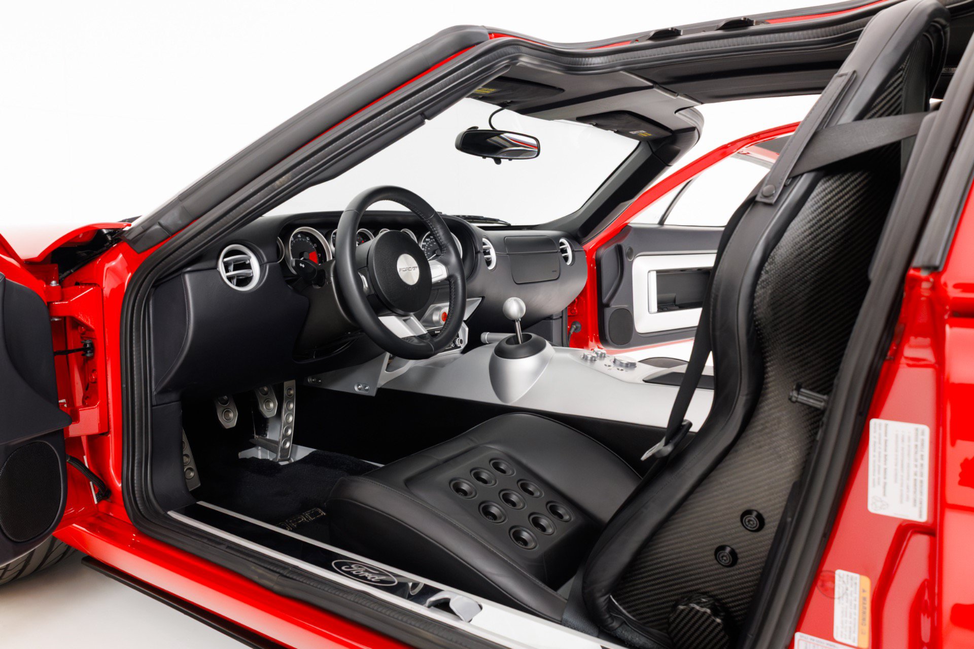 Used 2006 Ford GT RWD image 13