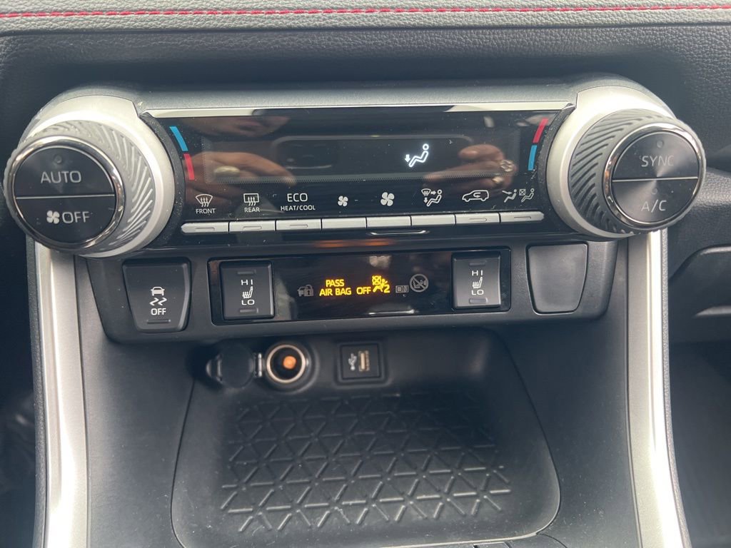Used 2023 Toyota RAV4 SE image 16