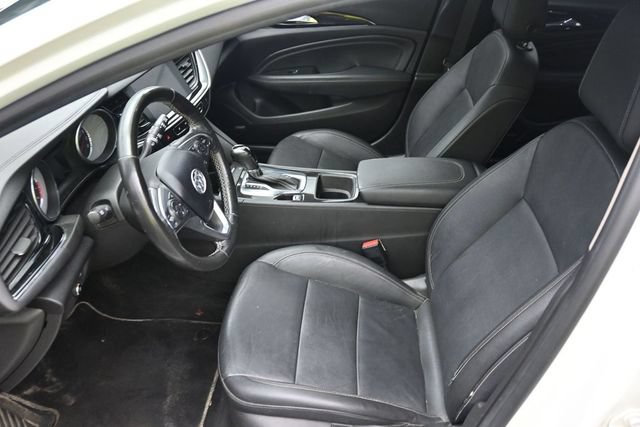 Used 2018 Buick Regal Essence w/ Driver Confidence Package #1 AWD/4WD image 20