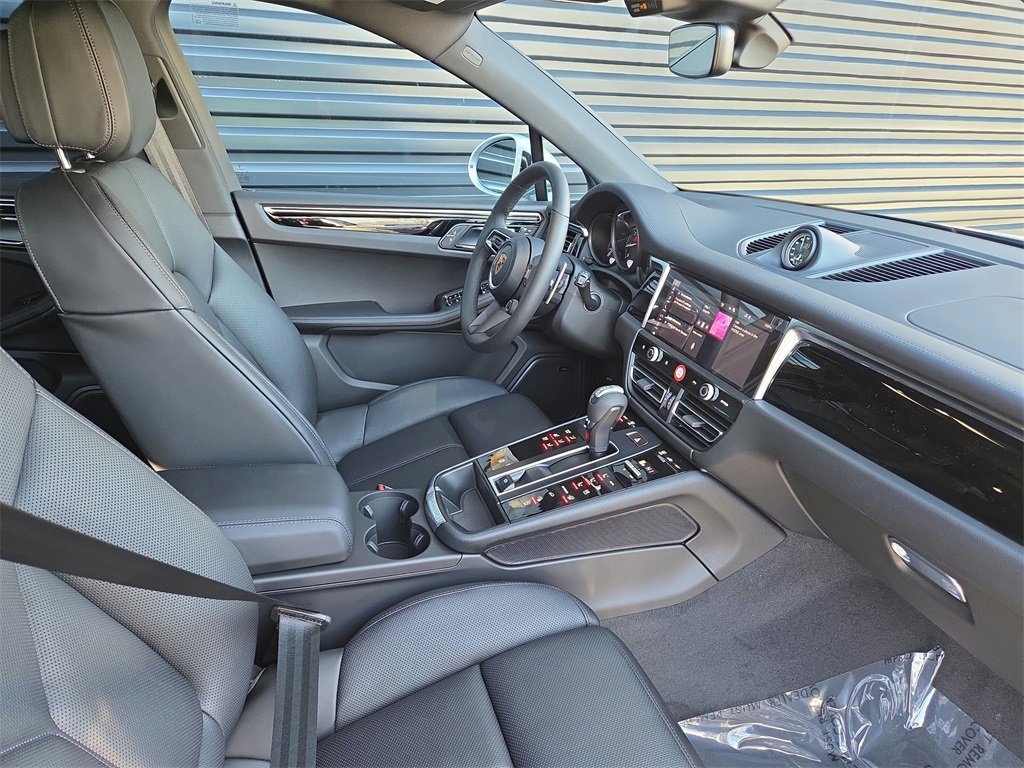 New 2026 Porsche Macan image 18