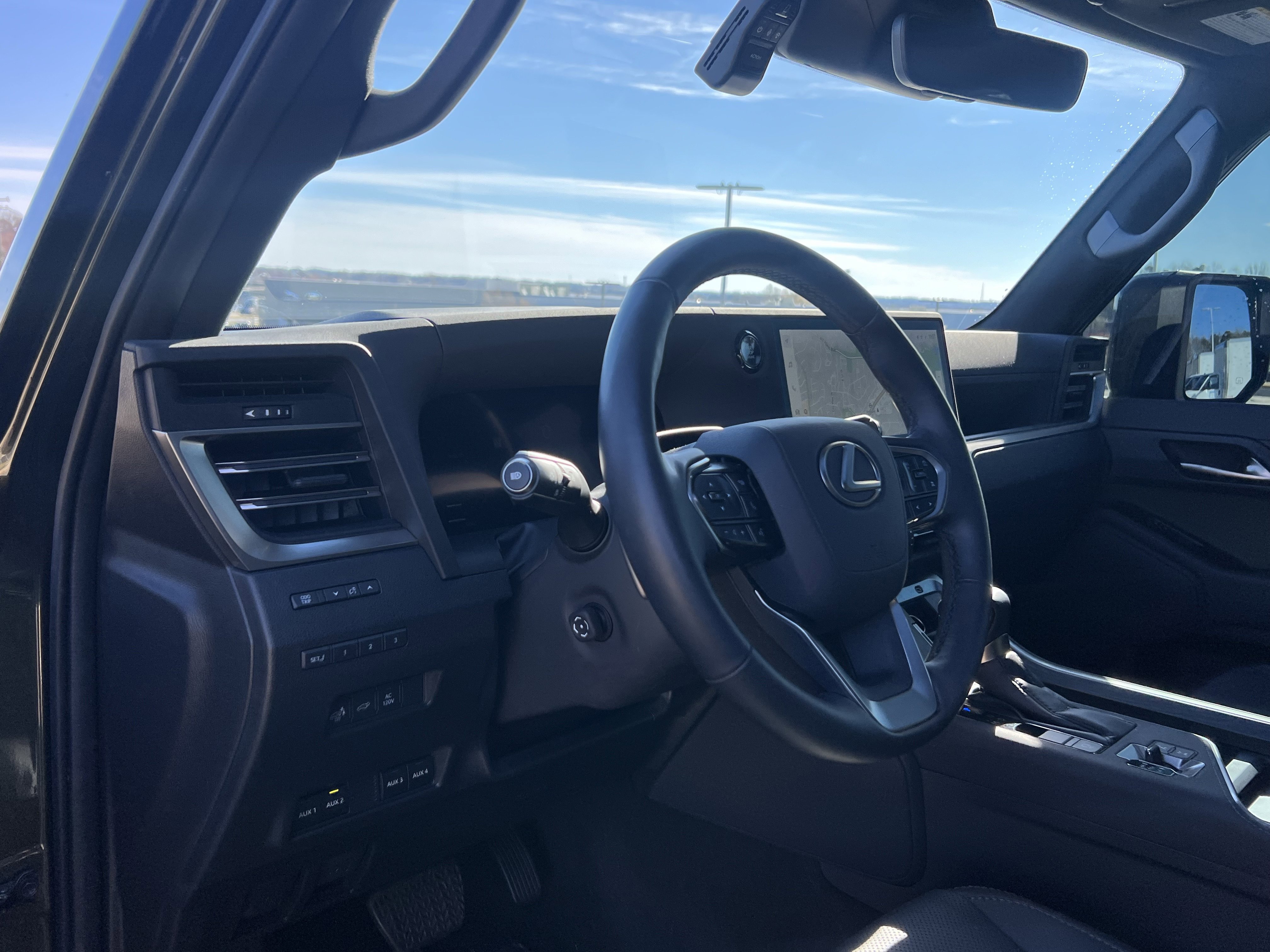 Used 2025 Lexus GX 550 w/ Accessory Package (32) image 16