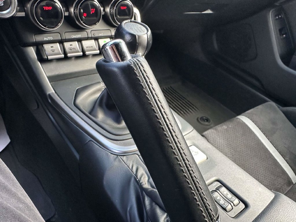 Used 2022 Toyota GR86 Premium w/ ALL Weather Mat Package (TMS) RWD image 16