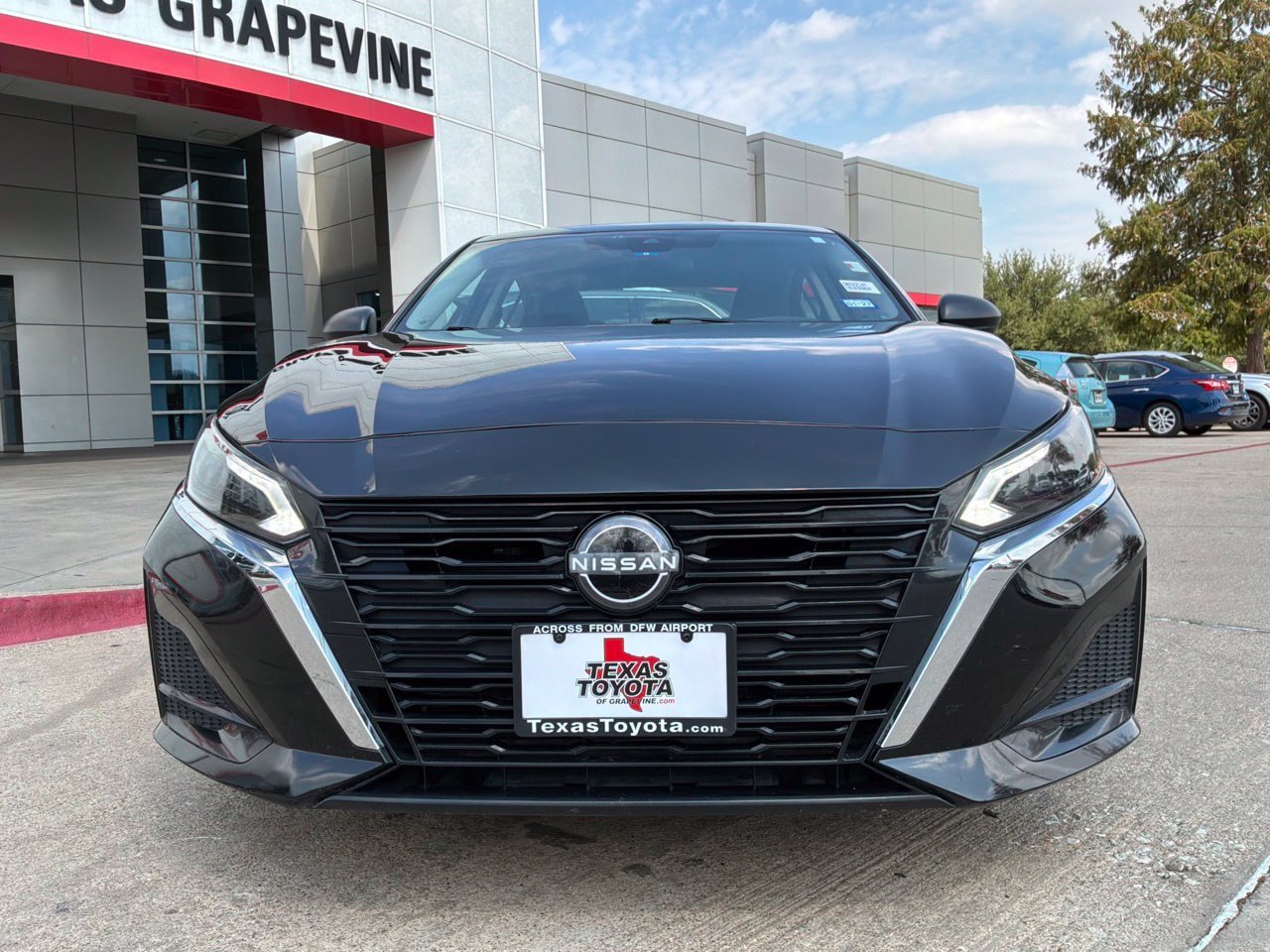 Used 2025 Nissan Altima 2.5 SV FWD image 3