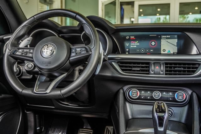 Used 2023 Alfa Romeo Stelvio Veloce AWD/4WD image 18