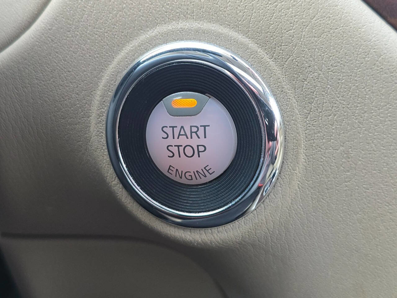 Used 2017 Nissan Pathfinder Platinum image 15