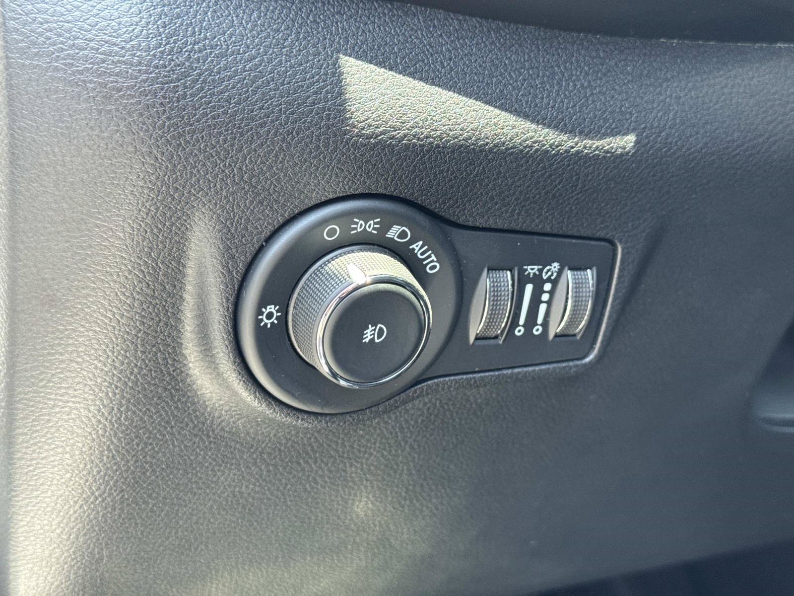 Used 2022 Jeep Compass Latitude FWD image 20