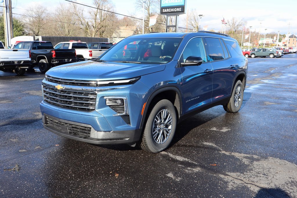Used 2025 Chevrolet Traverse LT w/ Driver Confidence Package image 28