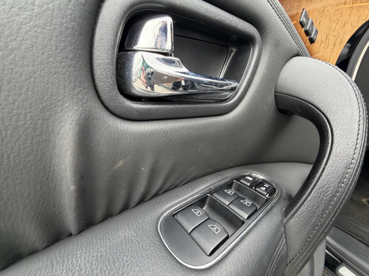 Used 2011 INFINITI QX56 Base 4x4 4dr SUV w/ Theater Pkg image 30