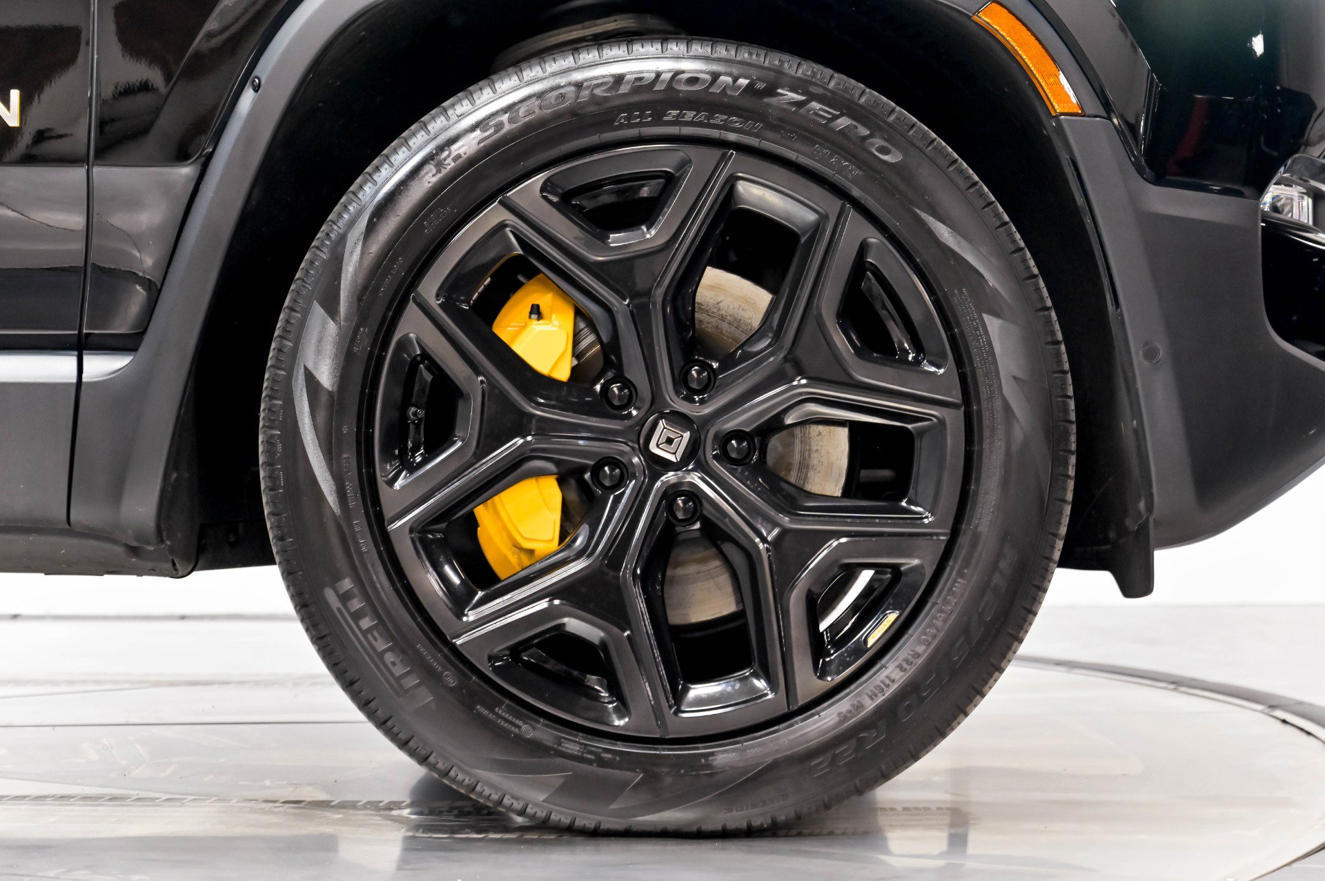 Used 2023 Rivian R1S Adventure AWD/4WD image 22
