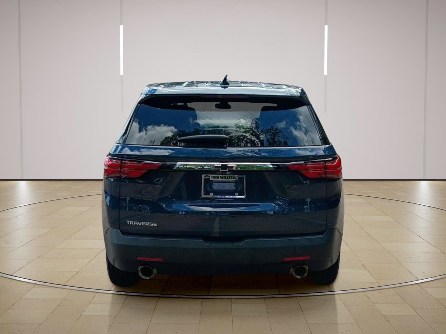 Used 2023 Chevrolet Traverse LS w/ Safety Package FWD image 6